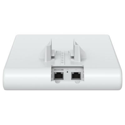 Ubiquiti U6-Mesh-Pro-EU Indoor/outdoor WiFi 6 AP with 4 spatial streams, an integrated super antenna, and a gigabit passthrough 