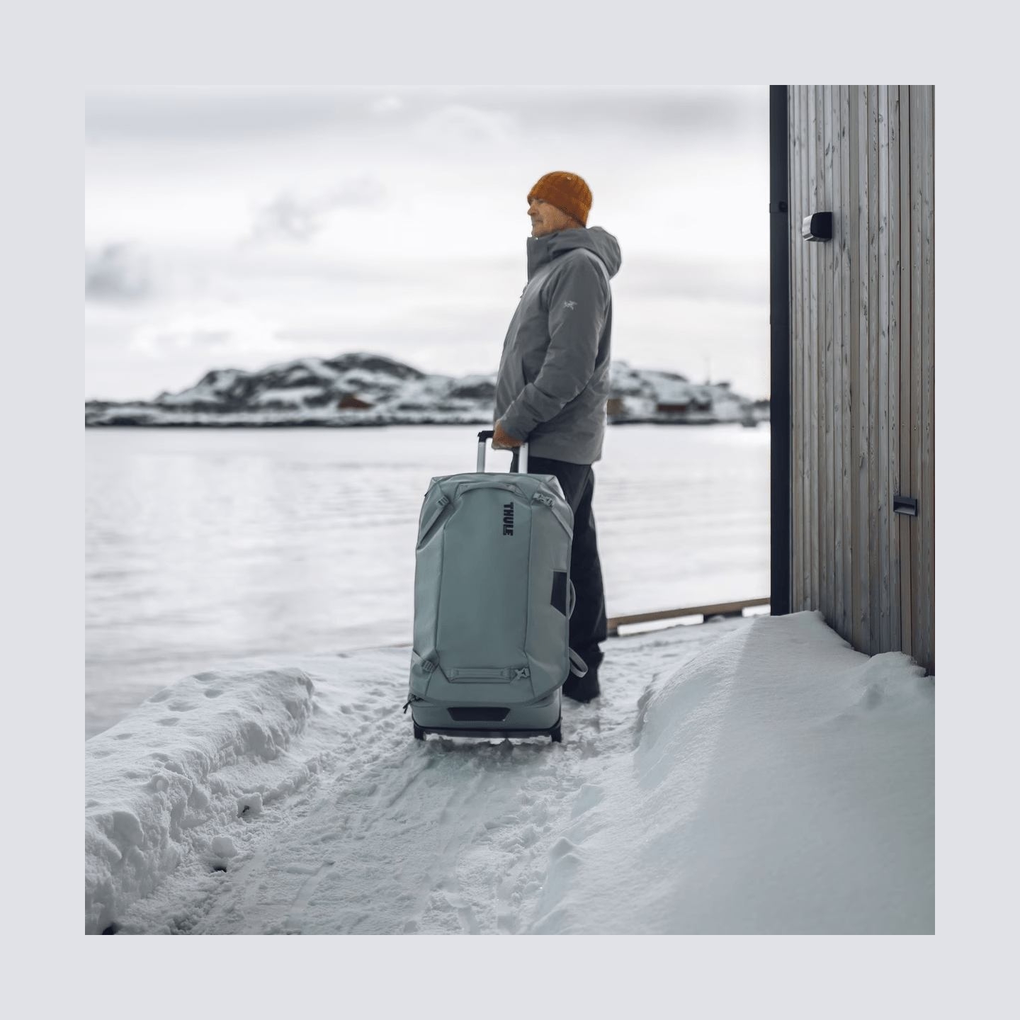 Thule | Check-in Wheeled Suitcase | Chasm | Luggage | Waterproof | Pond Gray