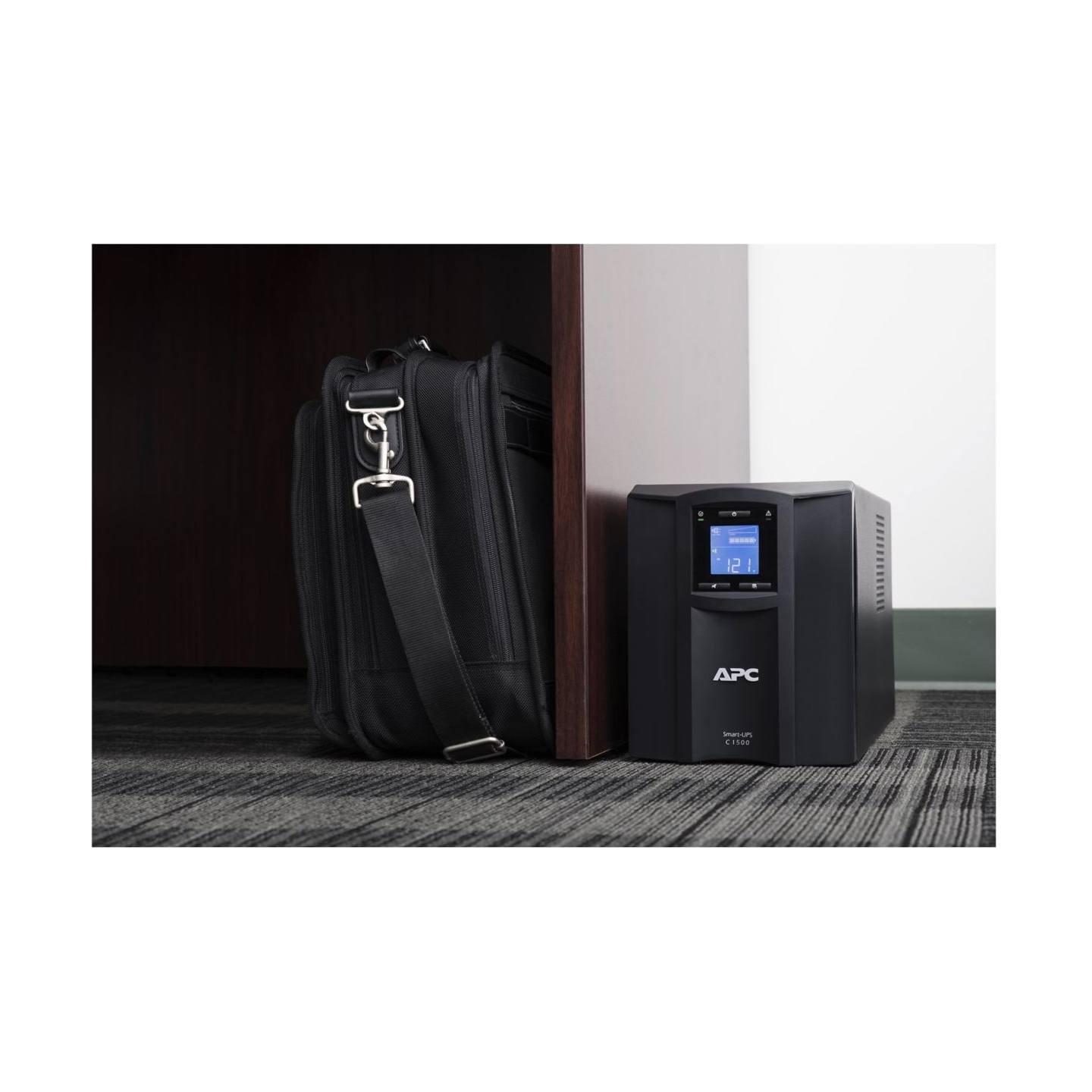 Schneider Electric APC Smart-UPS C | SMC1500IC | 1500 VA | 900 W