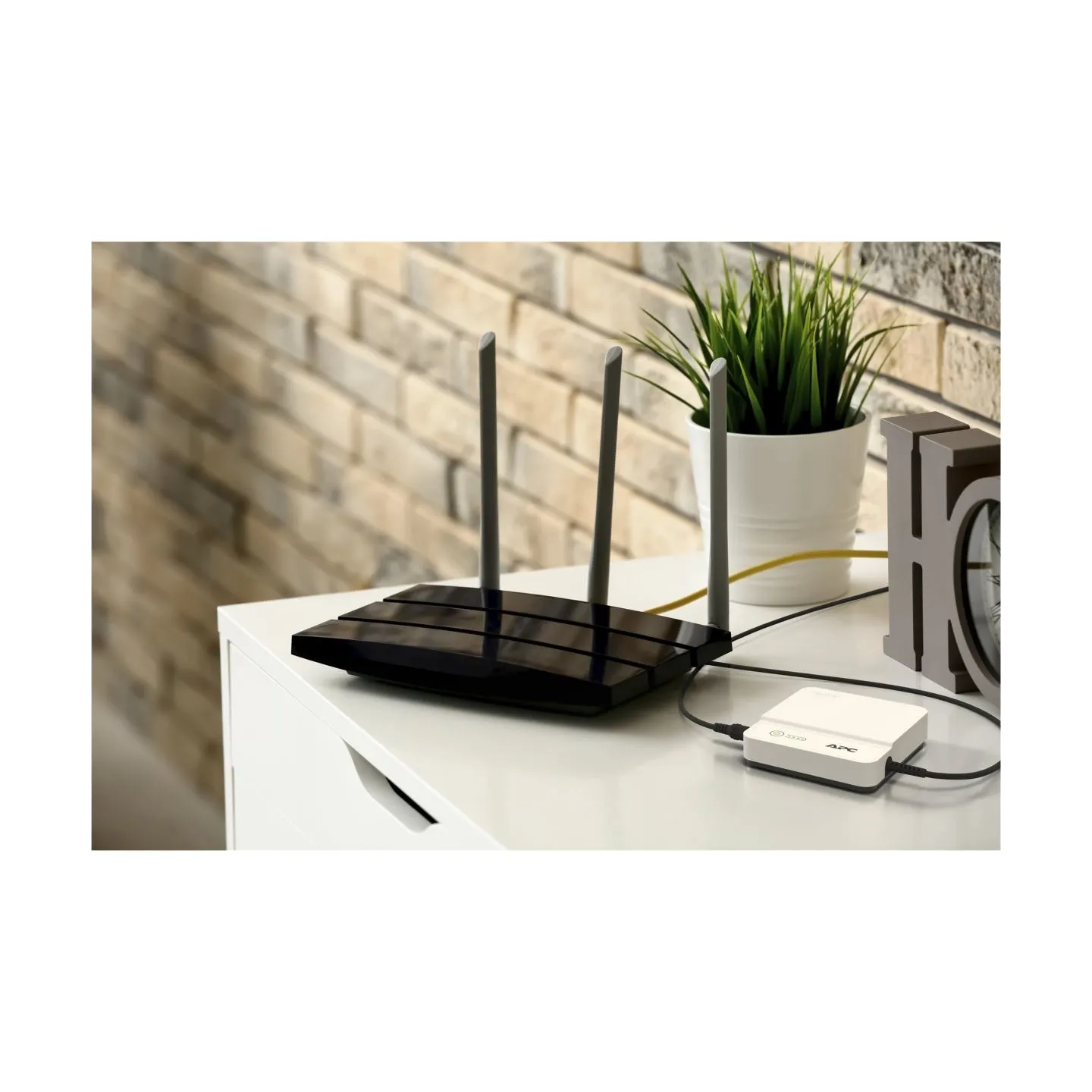 Schneider Electric APC Back-UPS Connect 12Vdc 36W, Lithium-ion, Mini Network Ups to Protect Internet Routers | CP12036LI