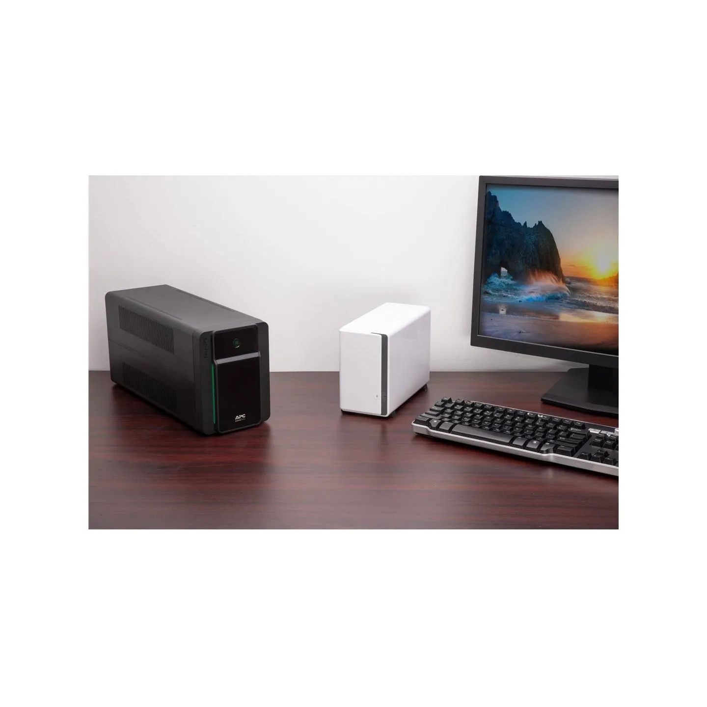Schneider Electric Easy UPS | 1600 VA | 900 W