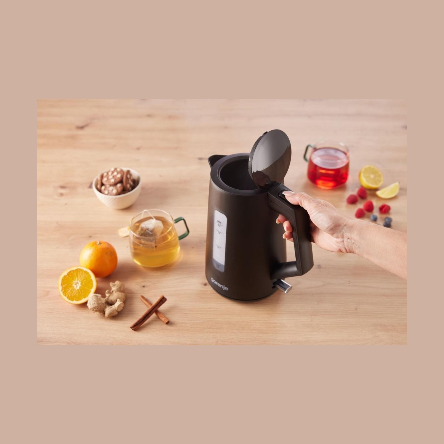 Gorenje K17OPB | Kettle | Electric | 2200 W | 1.7 L | Plastic | 360° rotational base | Black