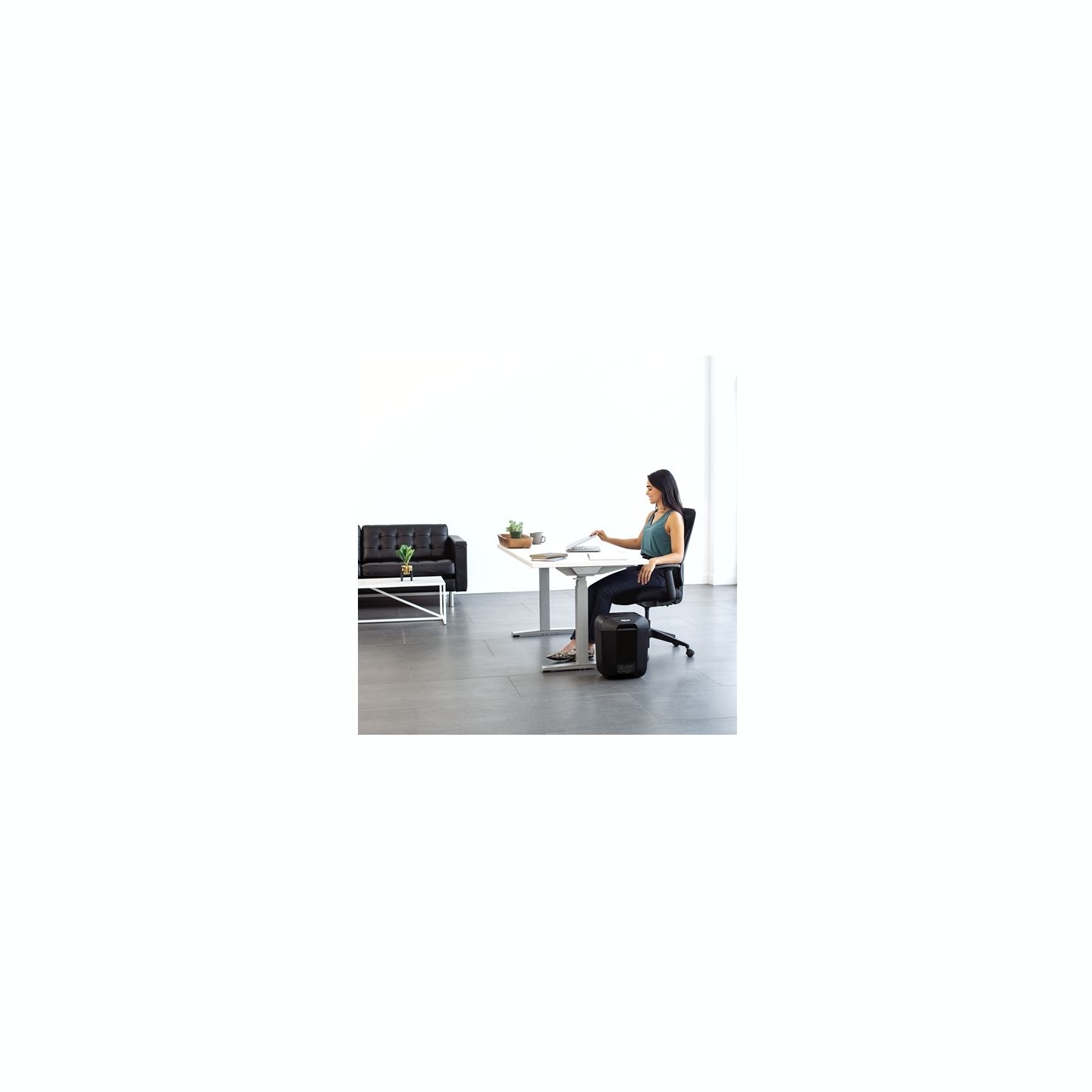 Fellowes Cross-Cut | LX45 | Black | Paper shredding | Credit cards shredding | Traditional