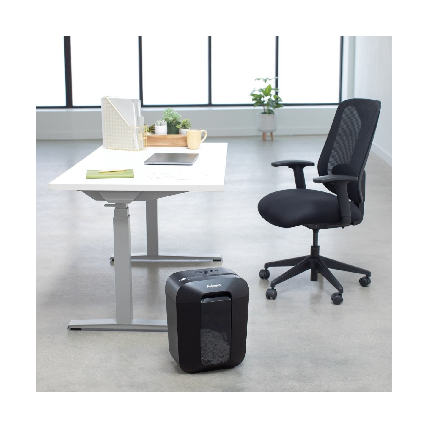 Fellowes Cross-Cut | LX45 | Black | Paper shredding | Credit cards shredding | Traditional