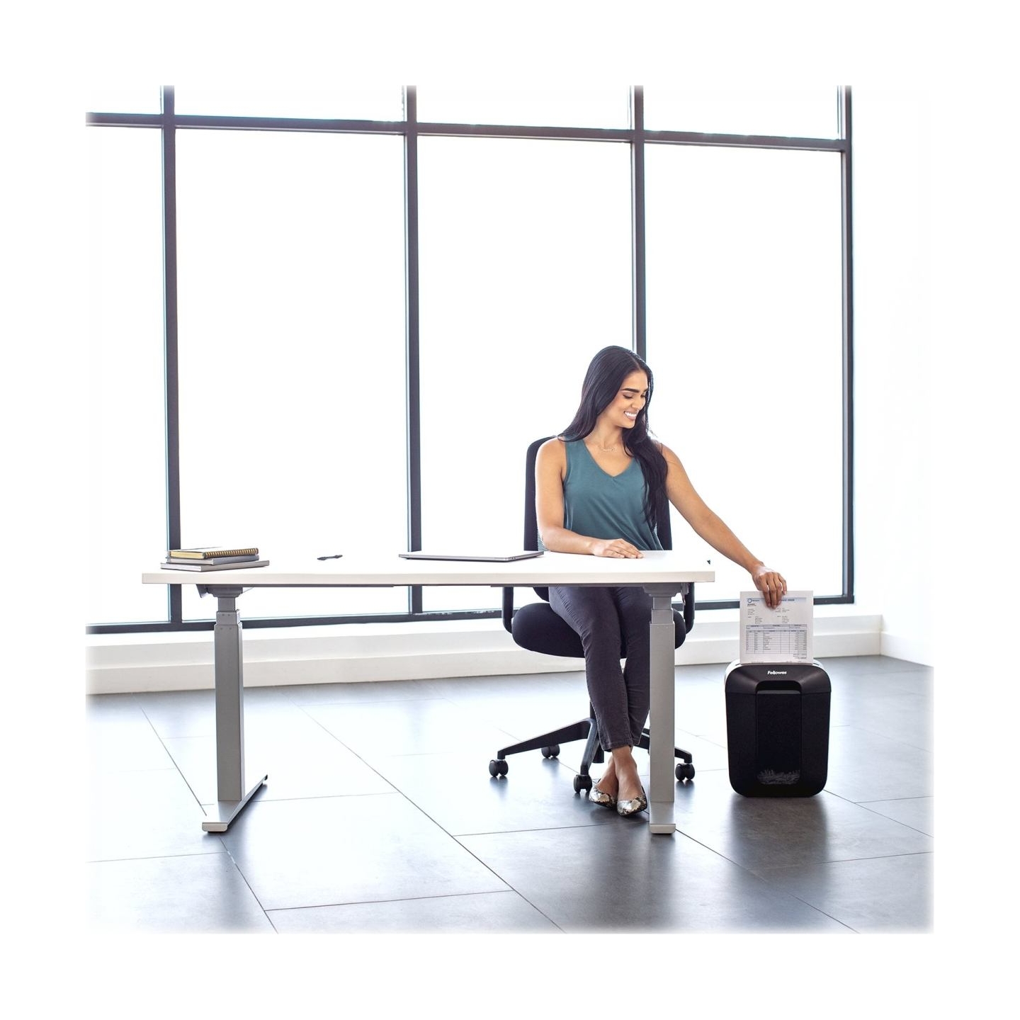 Fellowes Cross-Cut | LX45 | Black | Paper shredding | Credit cards shredding | Traditional
