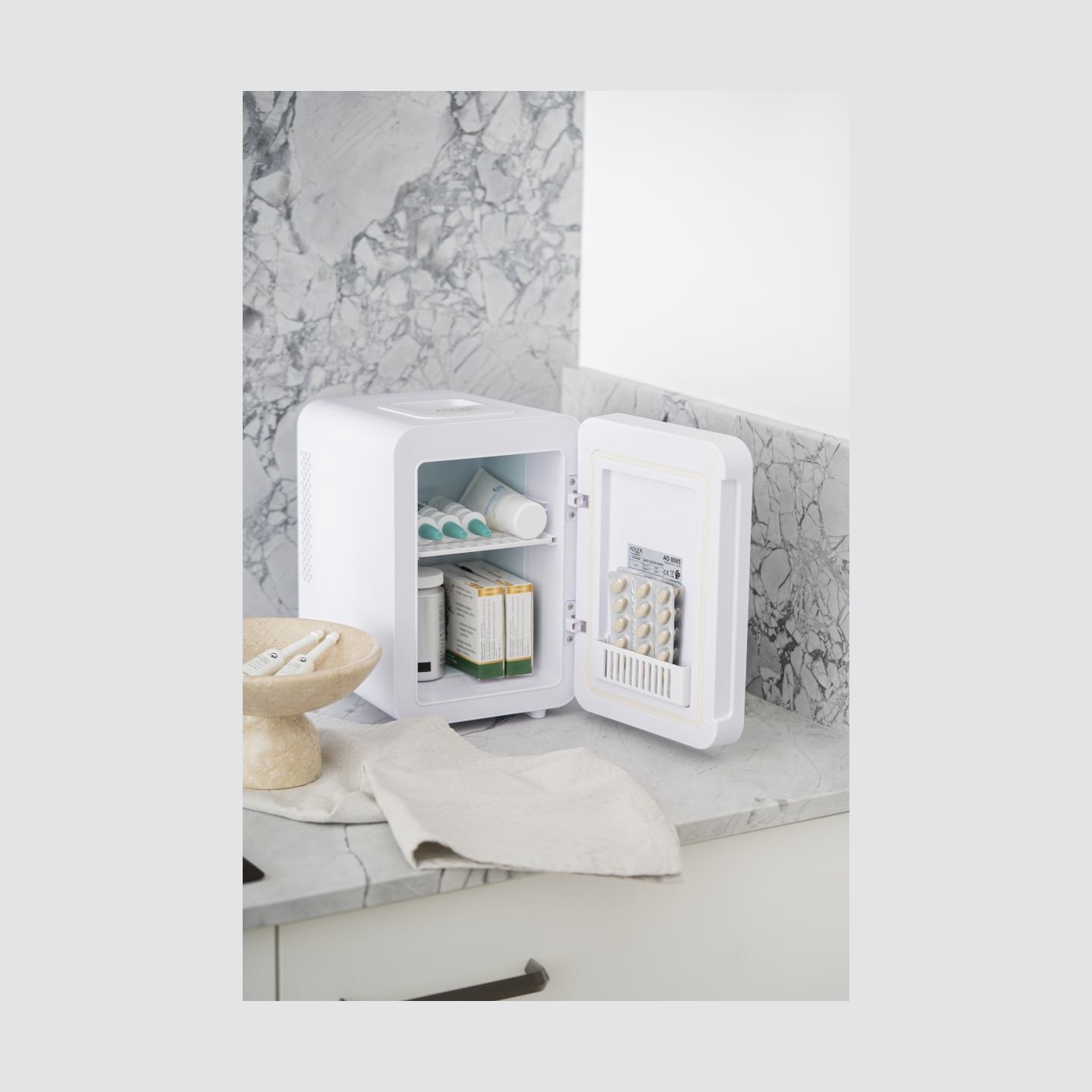 Adler | Mini refrigerator with mirror | AD 8085 | Free standing | Larder | Height 27 cm | Fridge net capacity 4 L | White