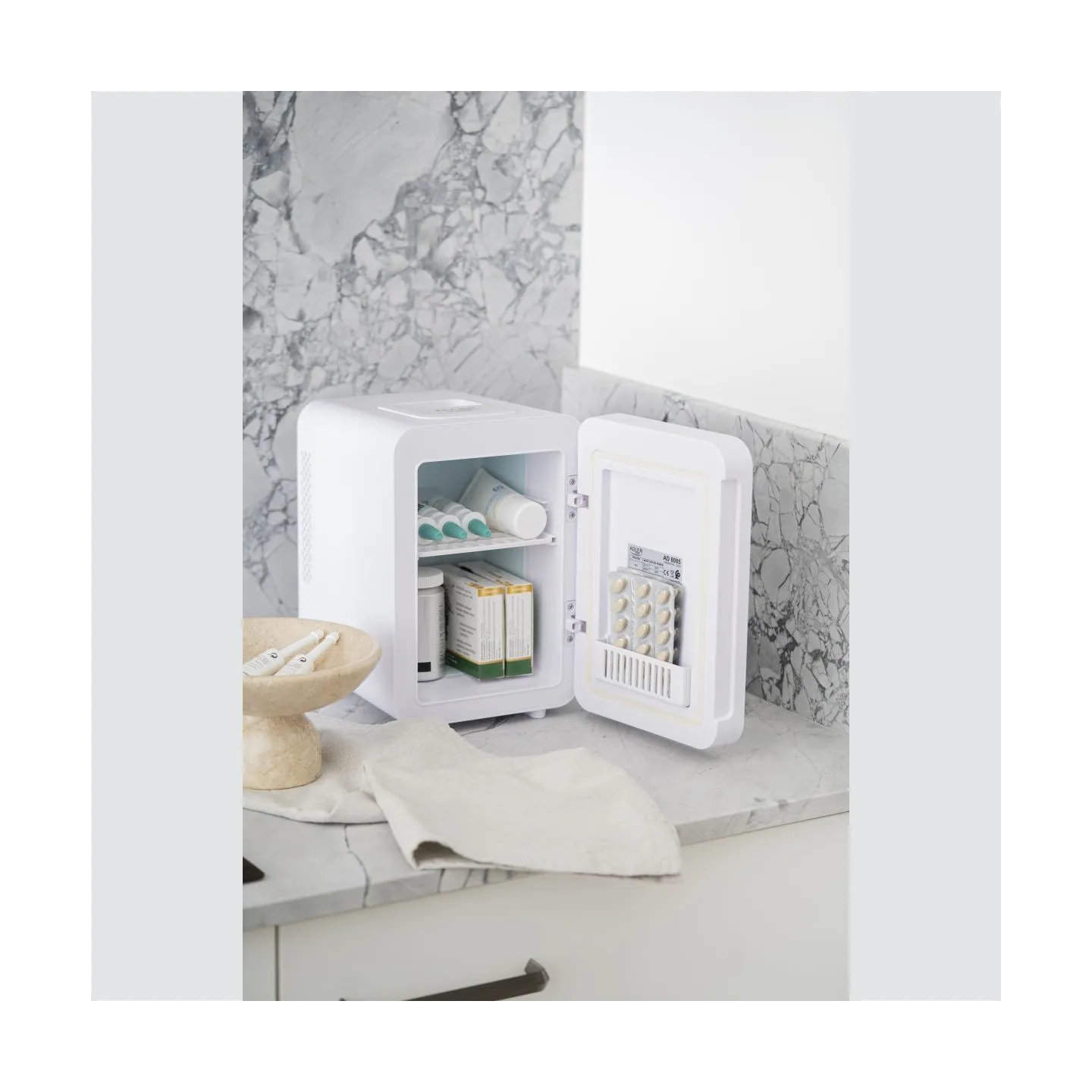 Adler | Mini refrigerator with mirror | AD 8085 | Free standing | Larder | Height 27 cm | Fridge net capacity 4 L | White