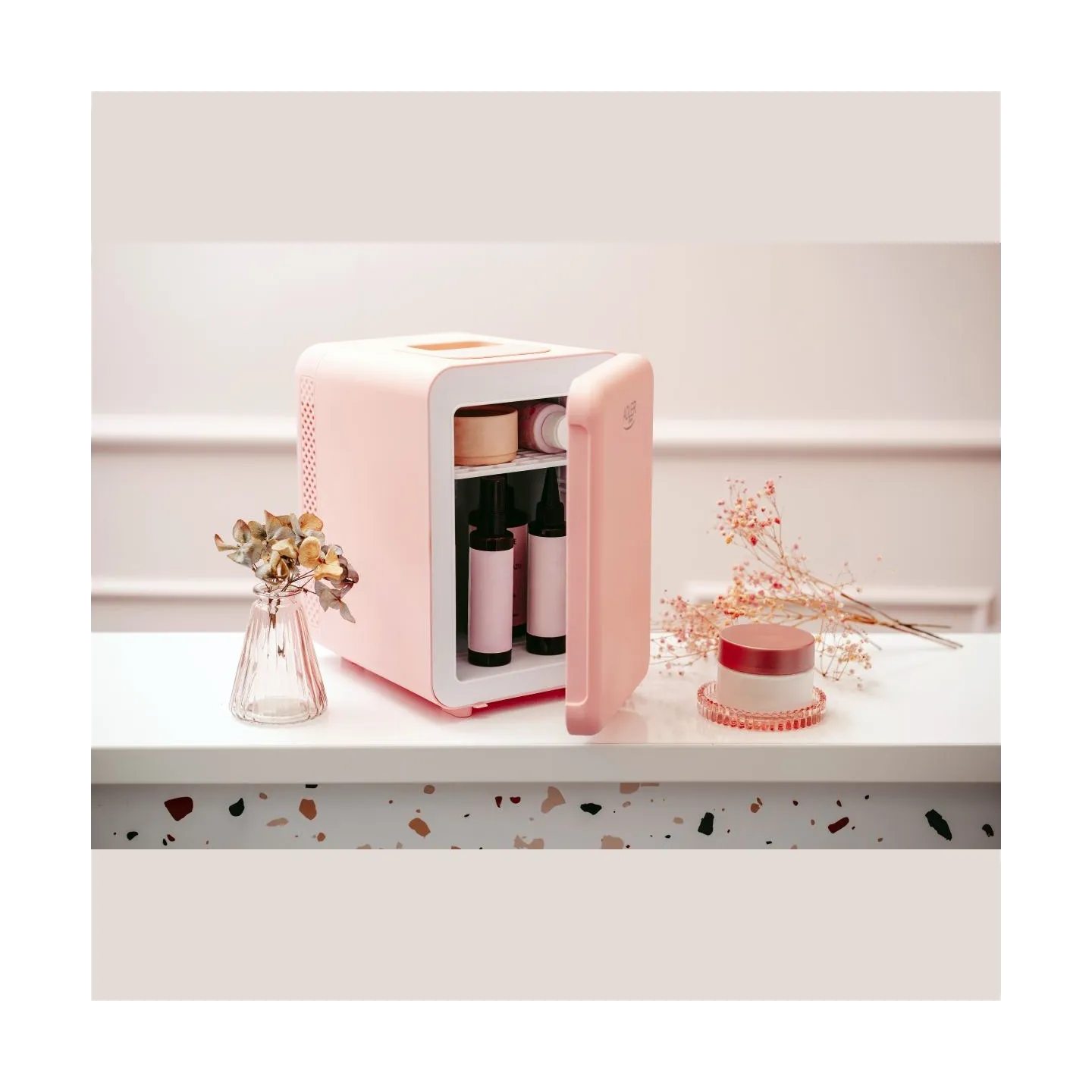 Adler | Mini Refrigerator | AD 8084 | Free standing | Larder | Height 27 cm | Fridge net capacity 4 L | Pink