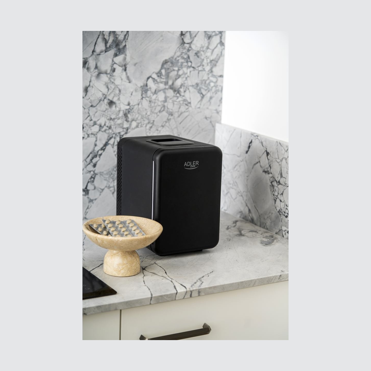 Adler Mini fridge 4l black AD 808a4