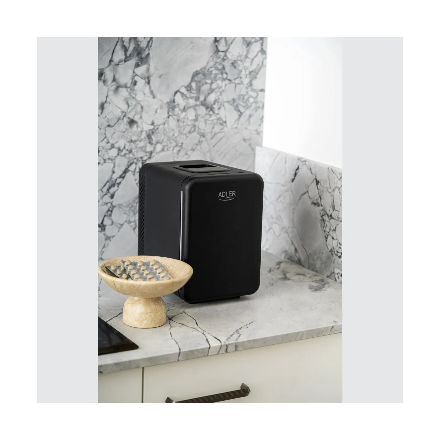 Adler Mini fridge 4l black AD 808a4