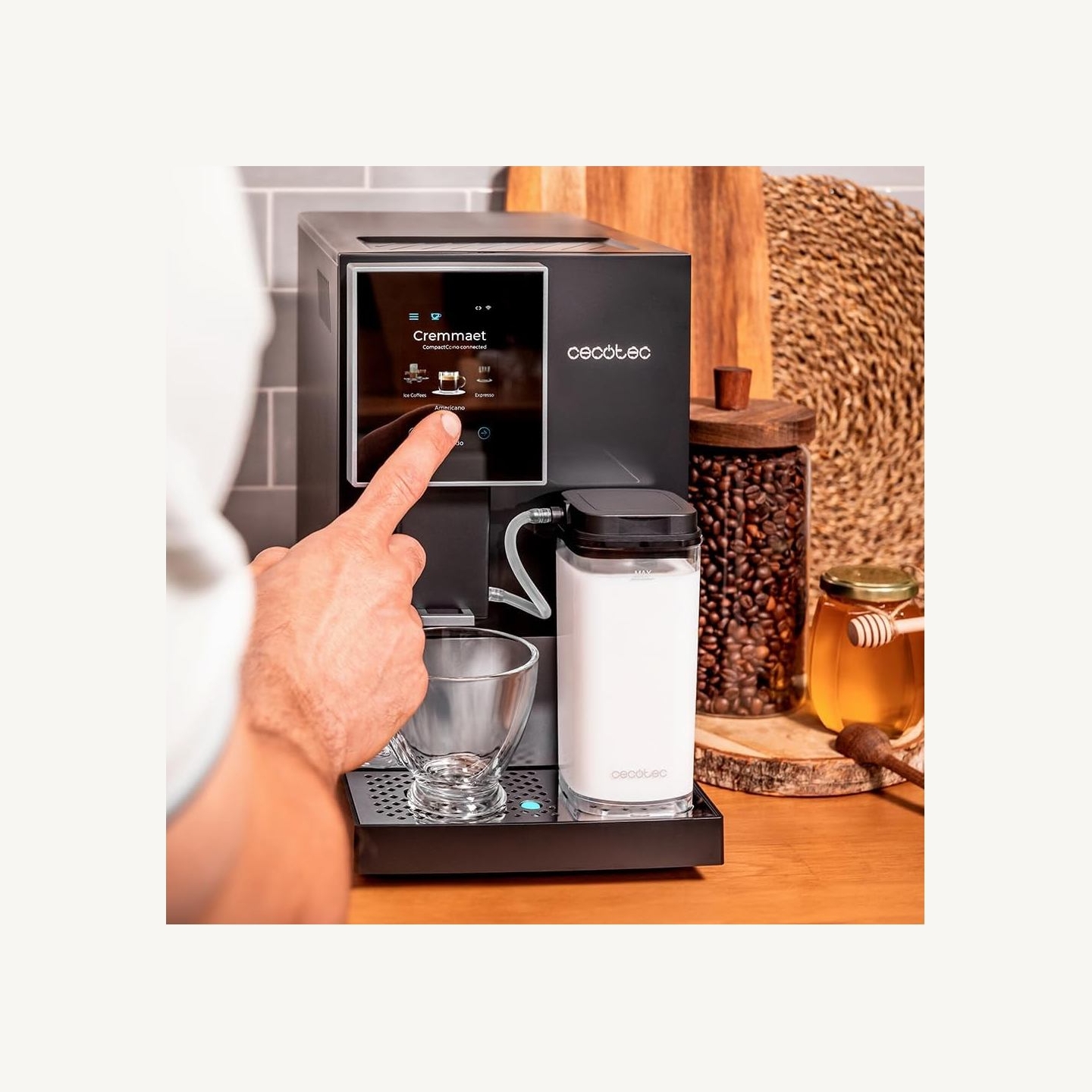 Cecotec Coffee Maker | Cremmaet Compactccino Connected | Pump pressure 19 bar | Built-in milk frother | Super-automatic | Black