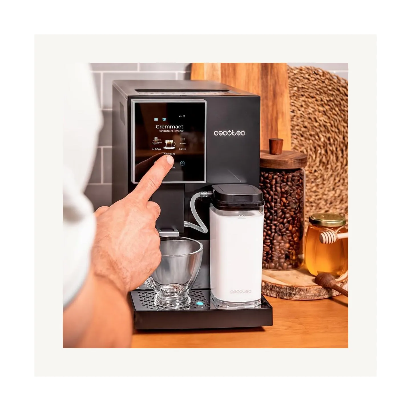 Cecotec Coffee Maker | Cremmaet Compactccino Connected | Pump pressure 19 bar | Built-in milk frother | Super-automatic | Black