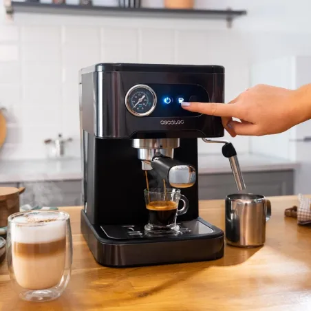 Cecotec Coffee machine | Power Espresso 20 Pro Latte | Pump pressure 20 bar | Built-in milk frother | Semi-automatic | Black | 1