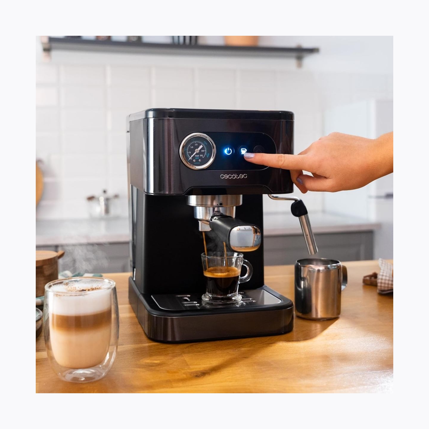 Cecotec Coffee machine | Power Espresso 20 Pro Latte | Pump pressure 20 bar | Built-in milk frother | Semi-automatic | Black | 1