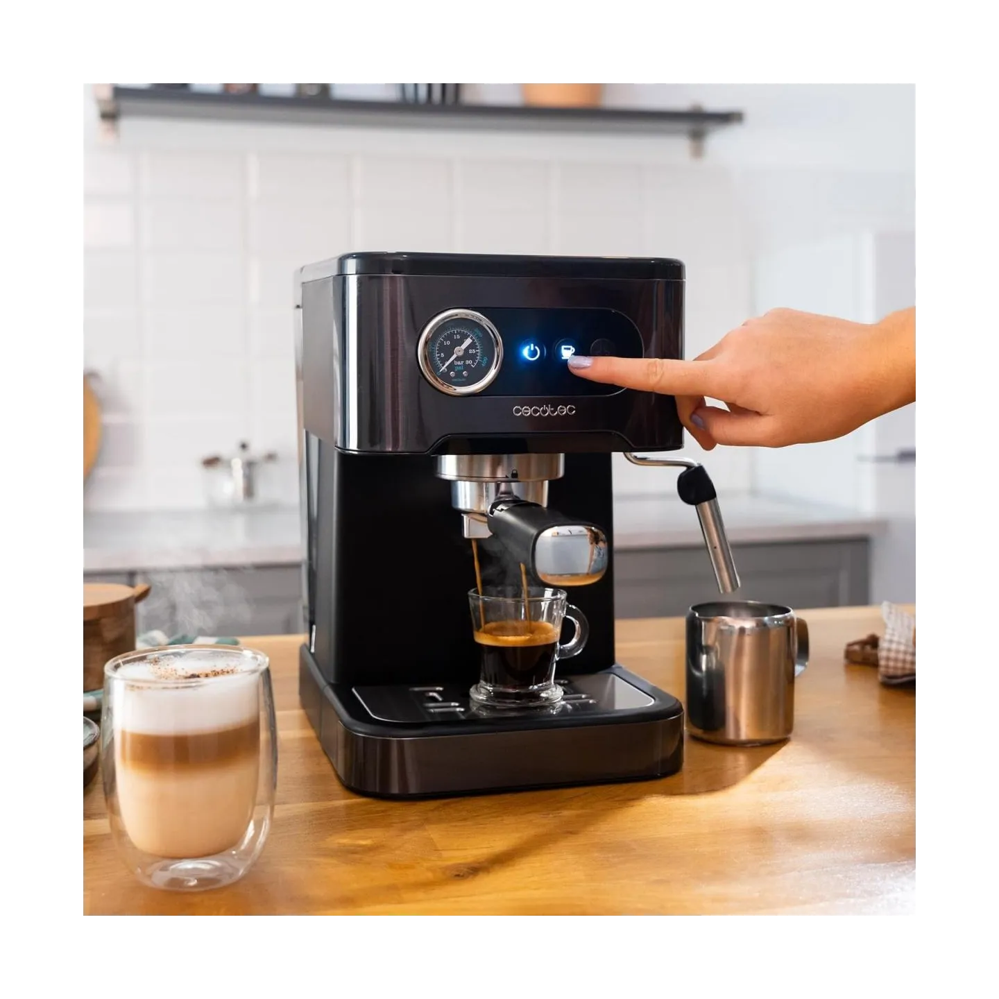 Cecotec Coffee machine | Power Espresso 20 Pro Latte | Pump pressure 20 bar | Built-in milk frother | Semi-automatic | Black | 1