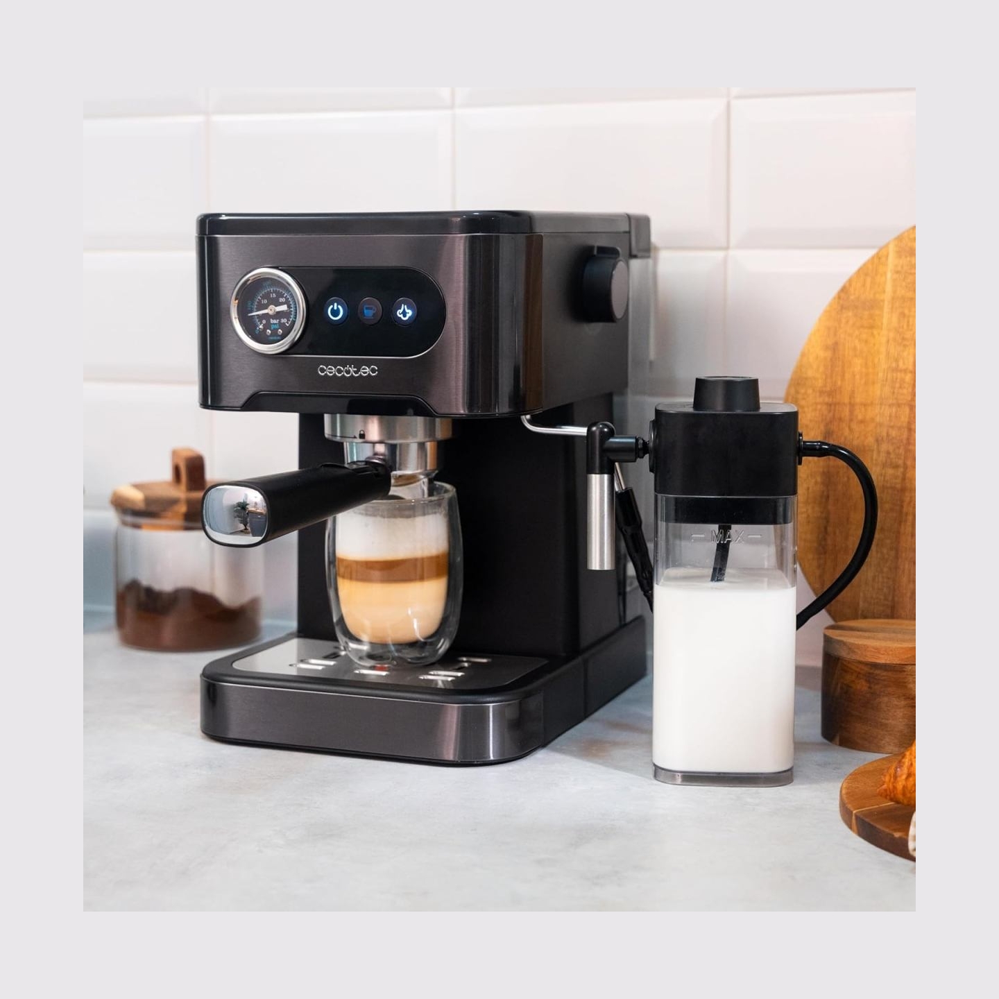 Cecotec Coffee machine | Power Espresso 20 Pro Latte | Pump pressure 20 bar | Built-in milk frother | Semi-automatic | Black | 1