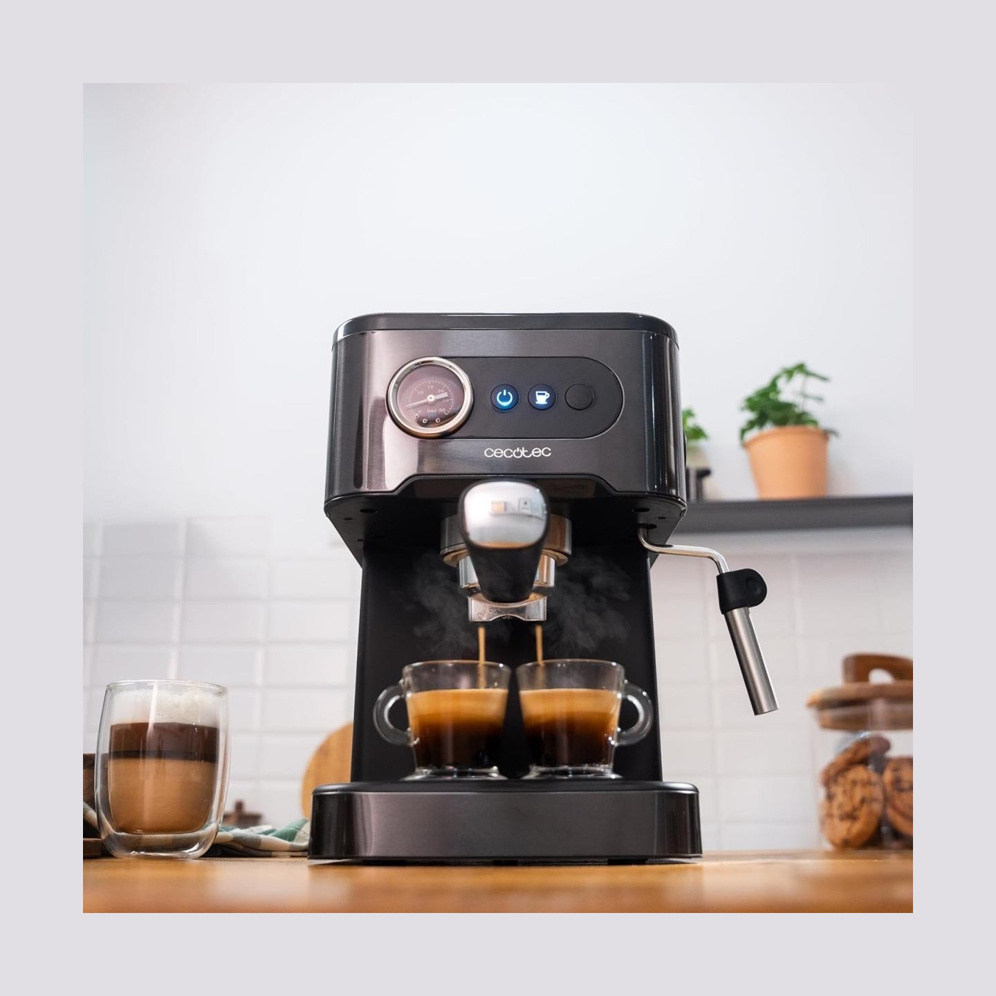 Cecotec Coffee machine | Power Espresso 20 Pro Latte | Pump pressure 20 bar | Built-in milk frother | Semi-automatic | Black | 1