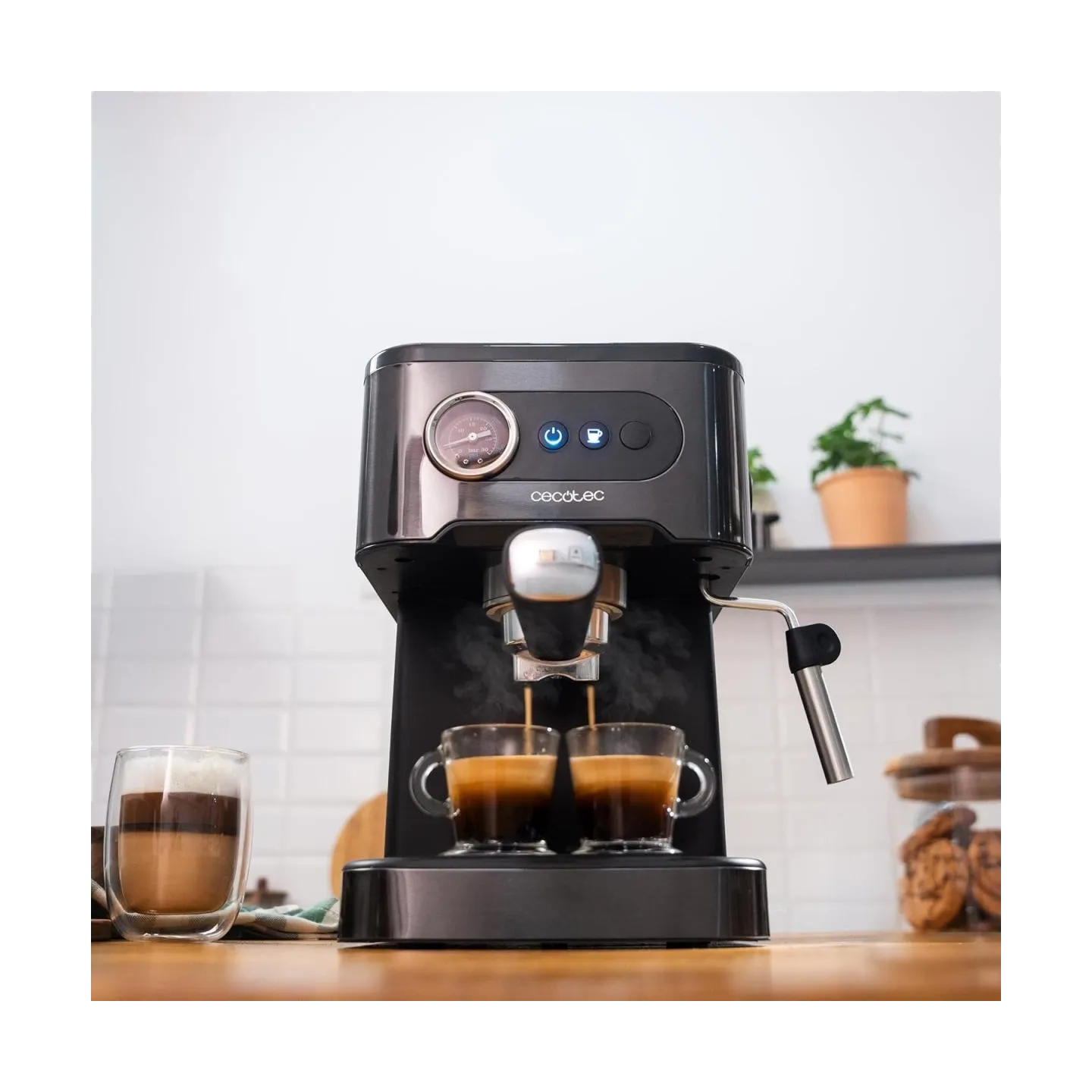 Cecotec Coffee machine | Power Espresso 20 Pro Latte | Pump pressure 20 bar | Built-in milk frother | Semi-automatic | Black | 1