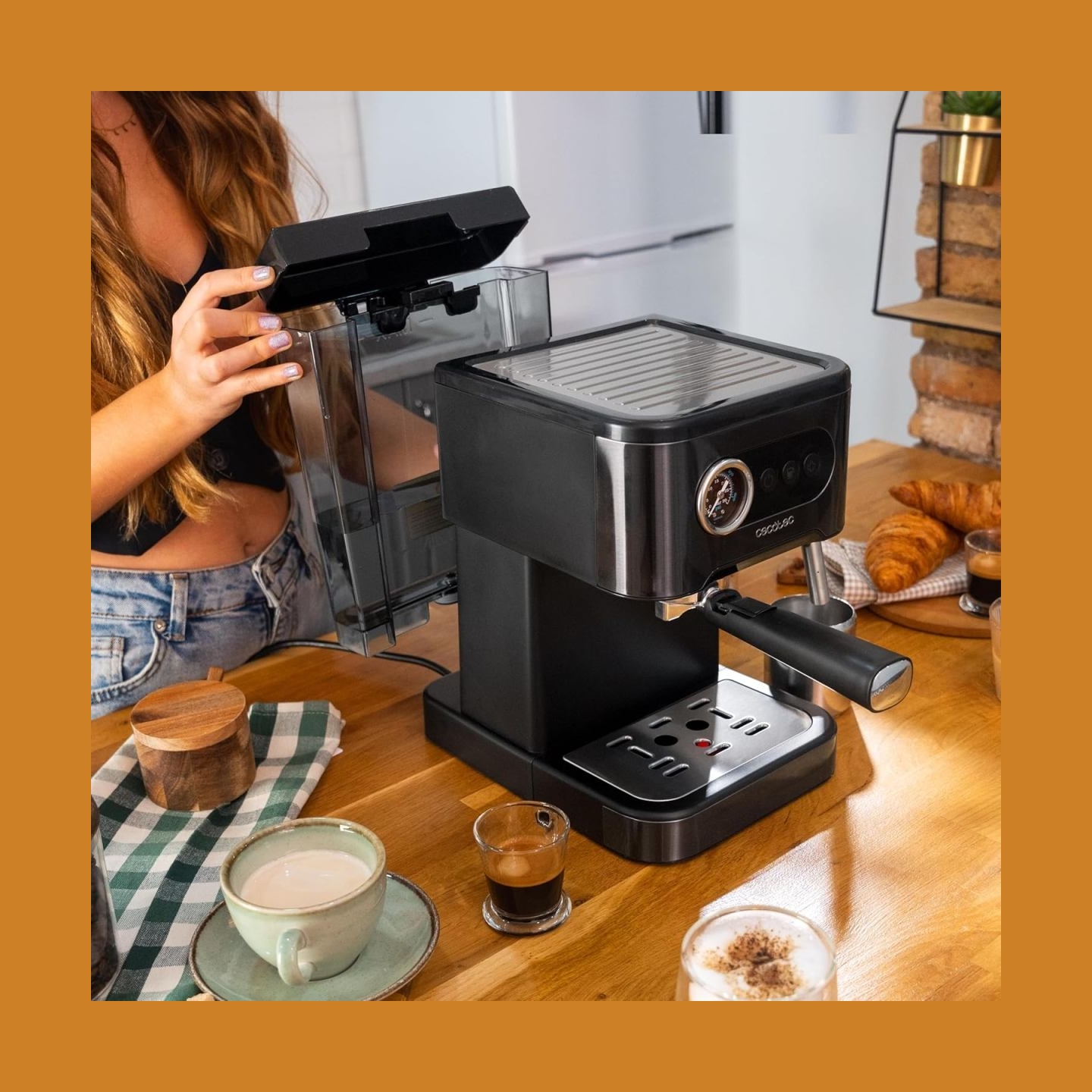 Cecotec Coffee machine | Power Espresso 20 Pro Latte | Pump pressure 20 bar | Built-in milk frother | Semi-automatic | Black | 1