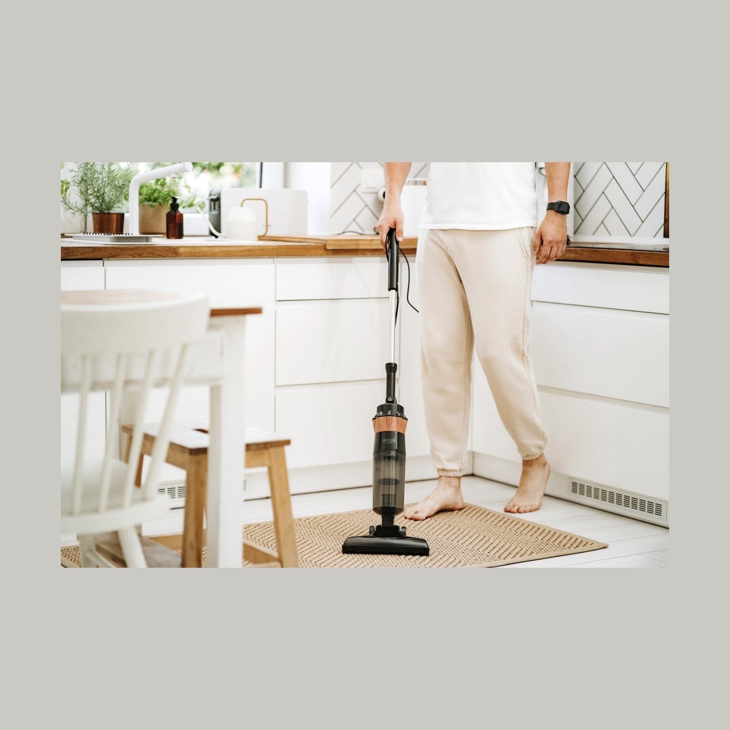 Adler | Vacuum Cleaner | AD 7049 | Corded operating | Handstick/Handheld | 800 W | Black | Warranty 24 month(s)
