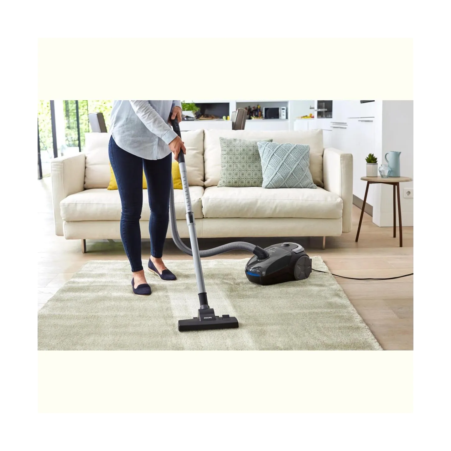 Philips Vacuum Cleaner|PHILIPS|Input power 900 W|Dust capacity 3 L|Cylinder vacuum|Cleaning type Dry|Dust container Dust bag|Col