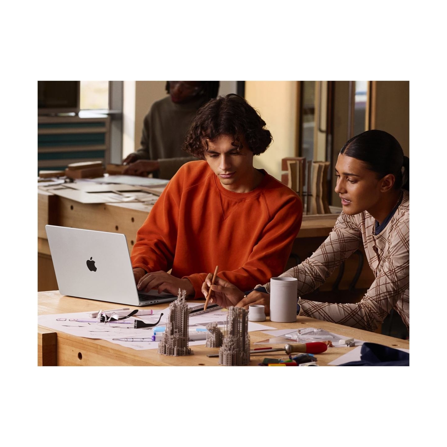 Apple MacBook | Apple Pro | Silver | 14.2 " | 3024 x 1964 pixels | Apple M5 | 16 GB | Solid-state drive capacity 1000 GB | Apple
