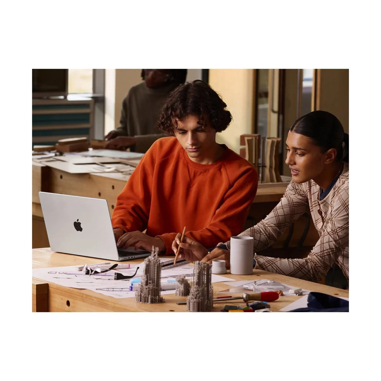 Apple MacBook | Apple Pro | Silver | 14.2 " | 3024 x 1964 pixels | Apple M5 | 16 GB | Solid-state drive capacity 1000 GB | Apple