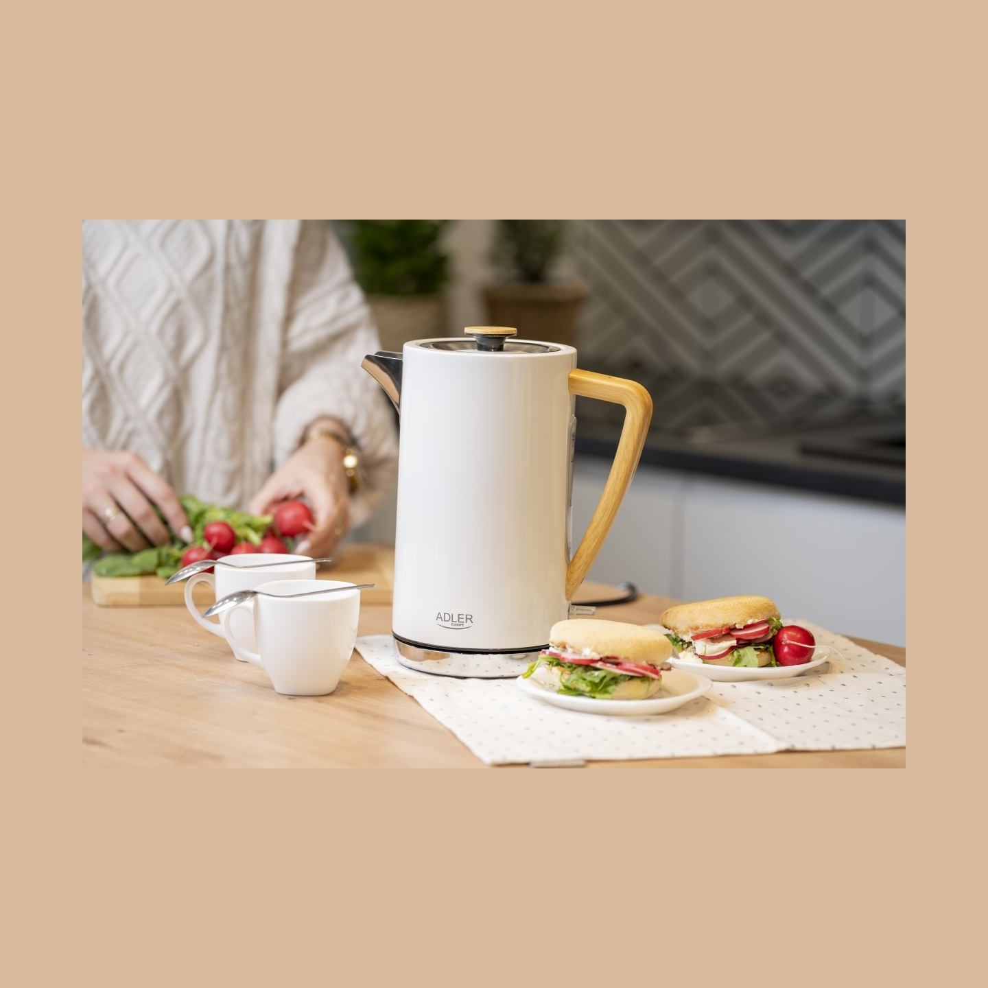 Adler | Kettle | AD 1347w | Electric | 2200 W | 1.5 L | Stainless steel | 360° rotational base | White