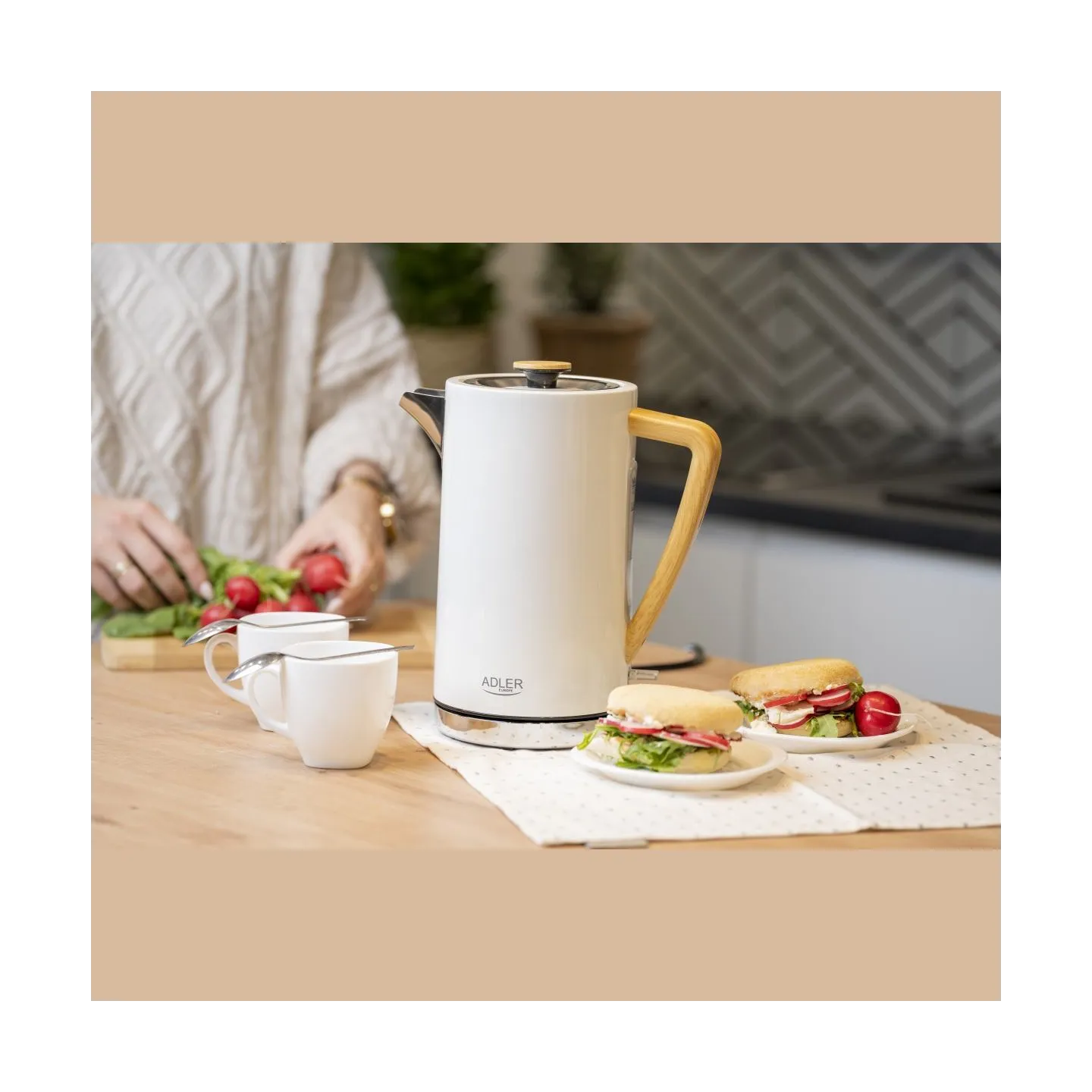 Adler | Kettle | AD 1347w | Electric | 2200 W | 1.5 L | Stainless steel | 360° rotational base | White