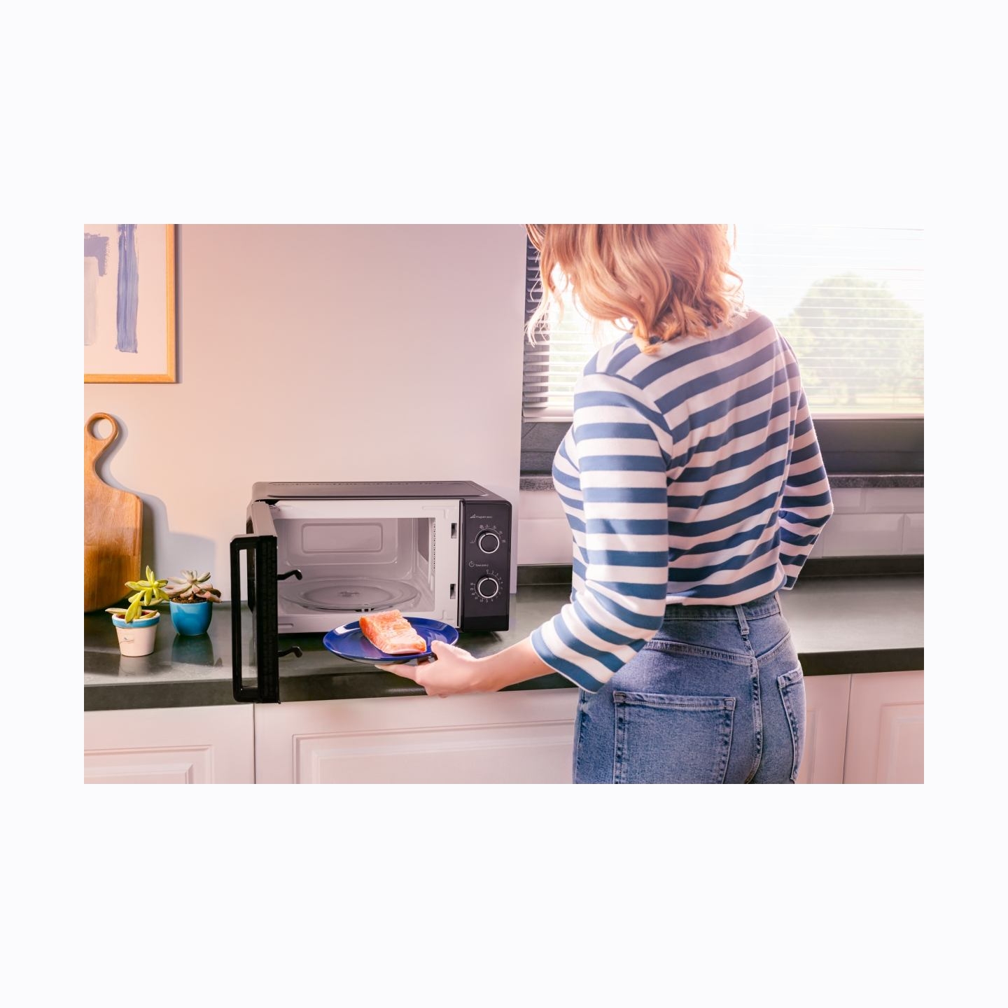 Beko Microwave MOC20100BFB, 700W, 20L, 900W, Black / MOC20100BFB