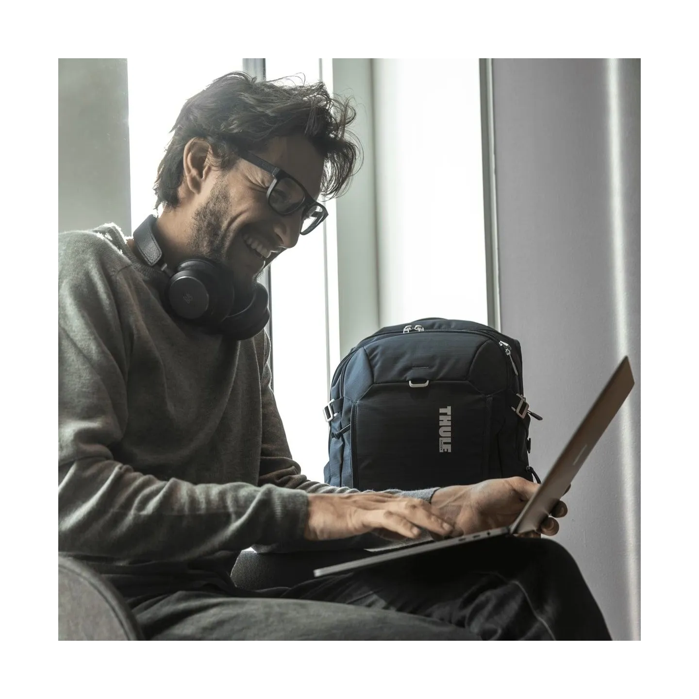 Thule | Backpack 28L | CONBP-216 Construct | Backpack for laptop | Carbon Blue