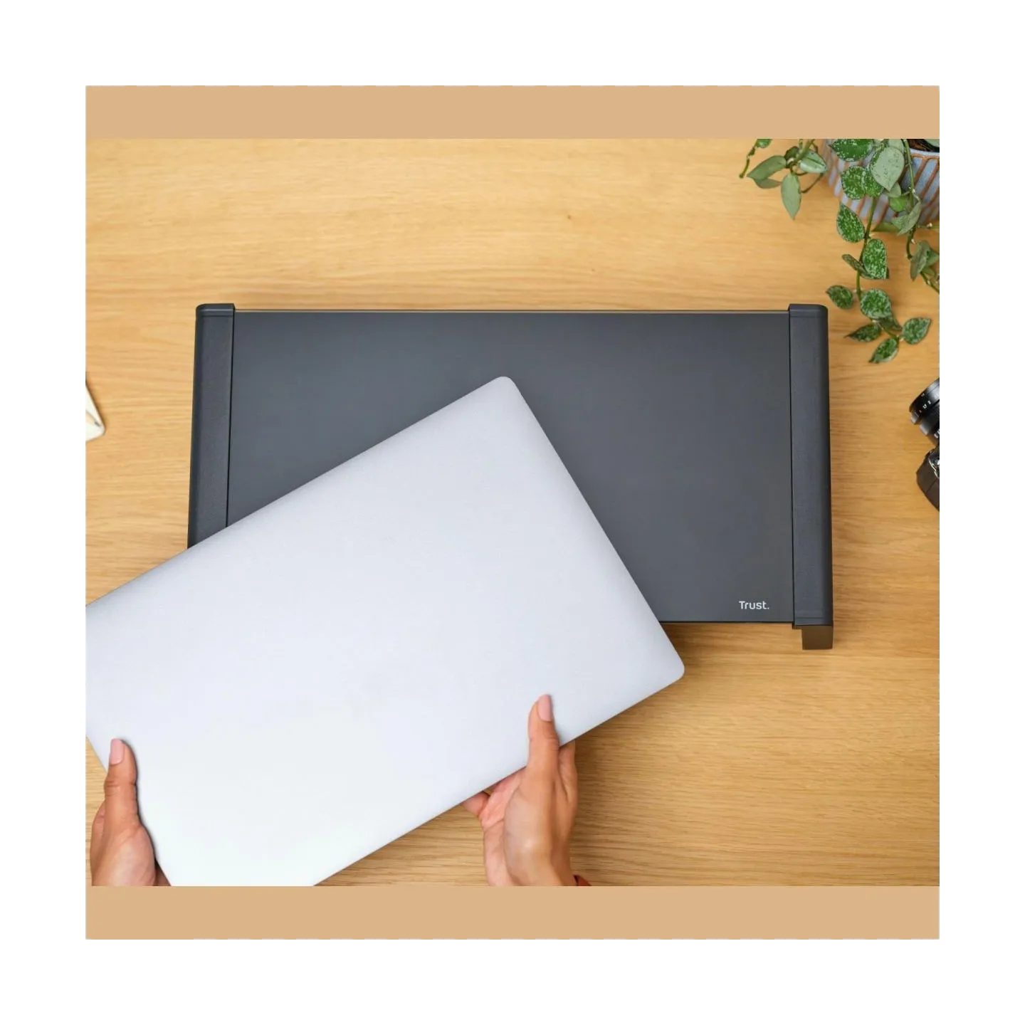Trust MONITOR ACC STAND MONTA/GLASS BLK 25271 TRUST