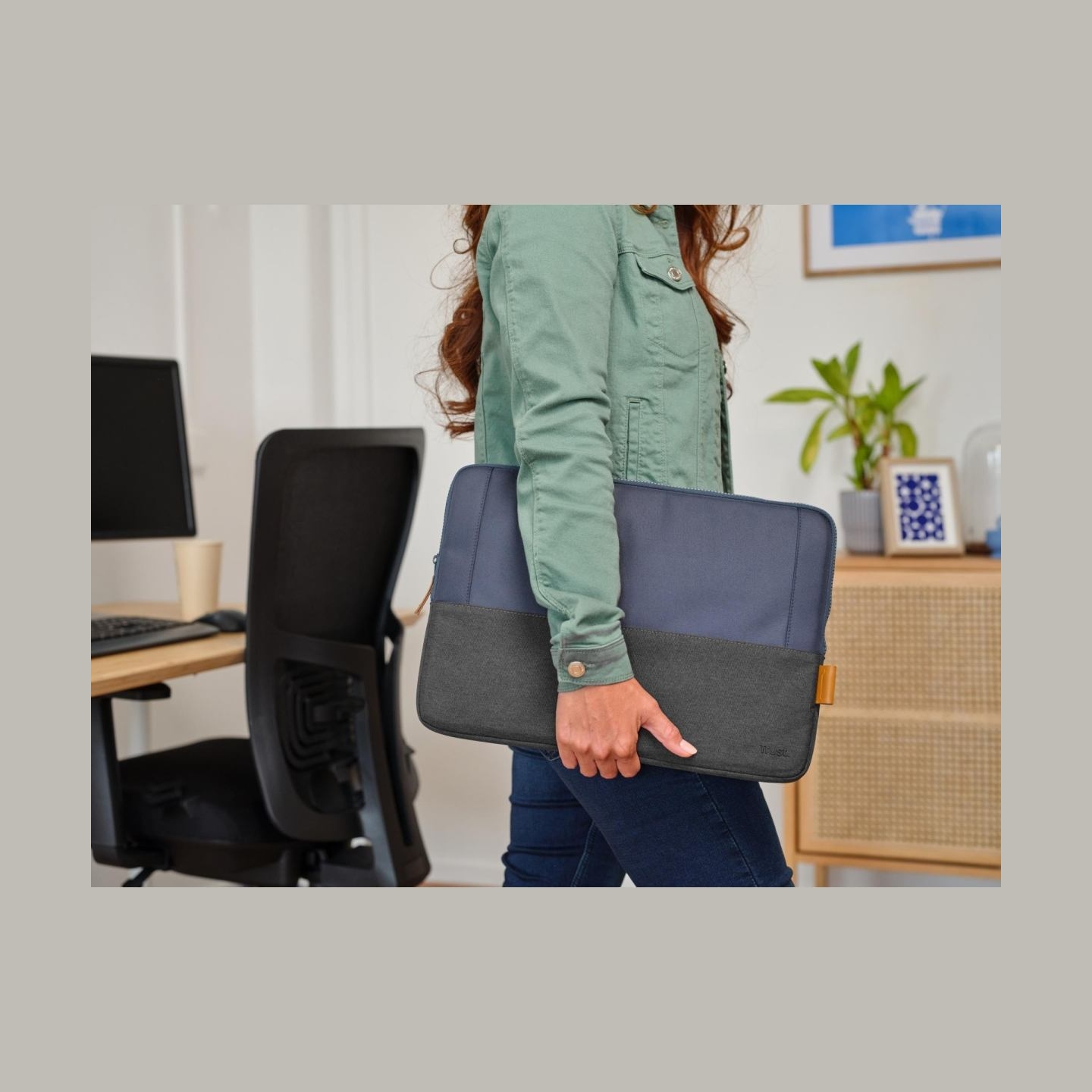 Trust NB SLEEVE 16" LISBOA/BLUE 24982 TRUST
