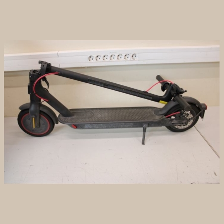 Xiaomi Mi Electric Scooter Pro 2 (Black) | Xiaomi Mi Electric Scooter Pro 2 | 600 W | 25 km/h | 3 month(s) | Black | USED, SCRAT