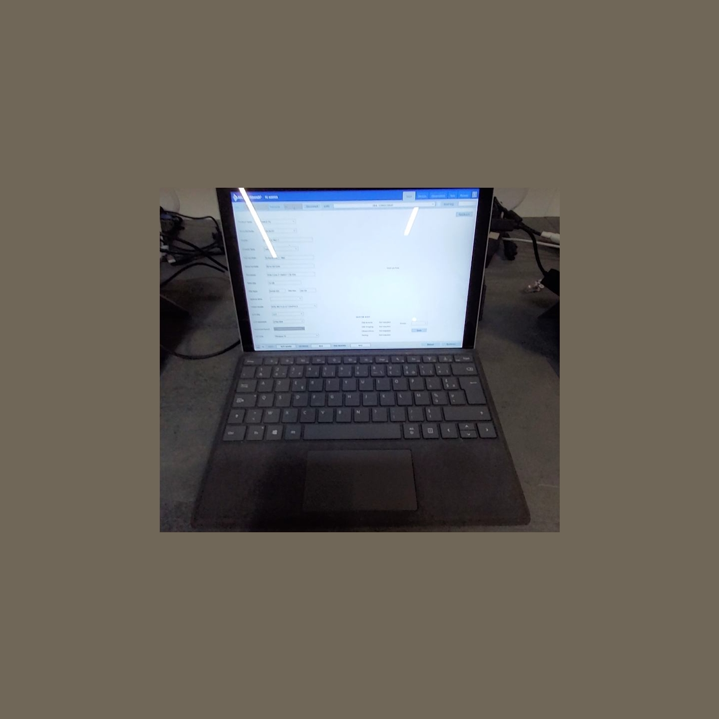 Microsoft 1866 256GB | 16 GB | 1 x 256 SSD | A
