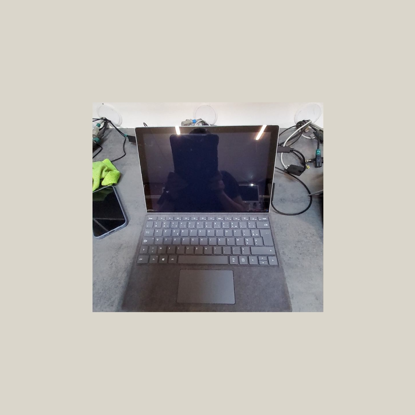 Microsoft 1866 256GB | 4 GB | 1 x 128 SSD | A