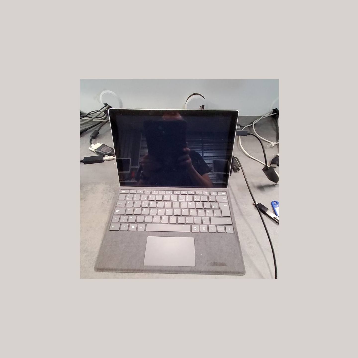 Microsoft 1866 256GB | 4 GB | 1 x 128 SSD | A