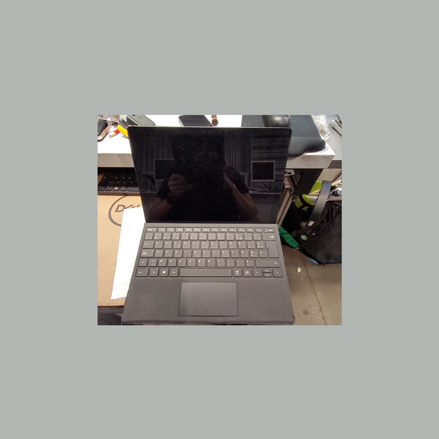 Microsoft 1866 256GB | 4 GB | 1 x 256 SSD | A-