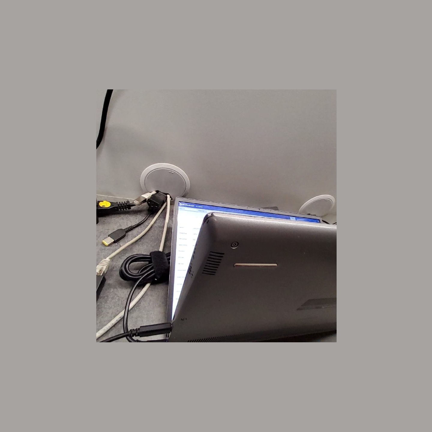 Dell Latitude 3301 | 8 GB | 1 x 256 SSD | B