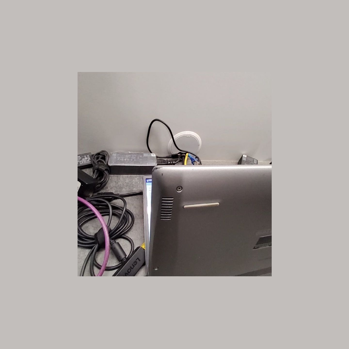 Dell Latitude 3301 | 8 GB | 1 x 256 SSD | B