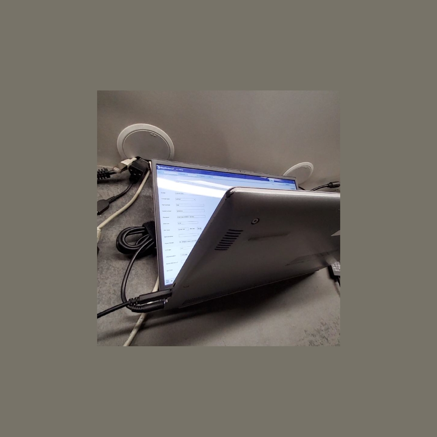Dell Latitude 3301 | 8 GB | 1 x 256 SSD | A-