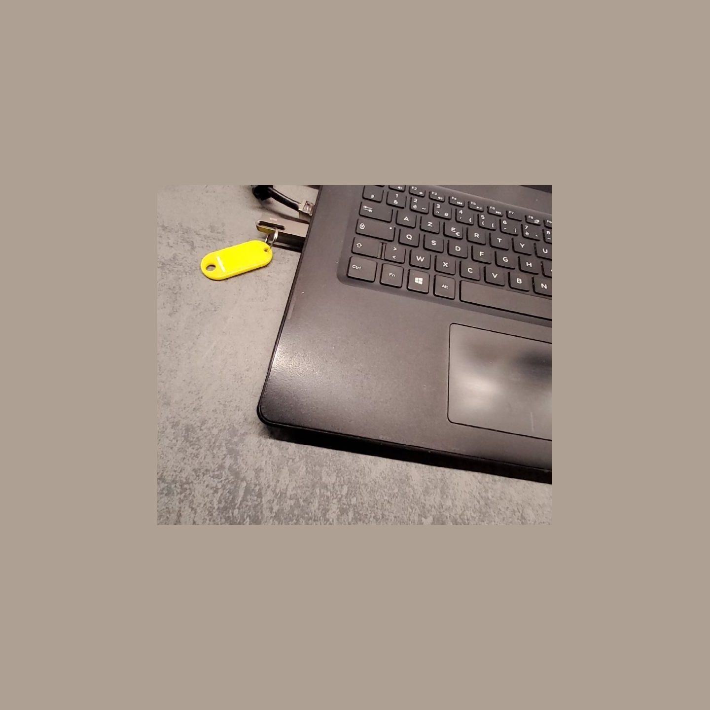 Dell Latitude 3490 | 8 GB | 1 x 256 SSD | B