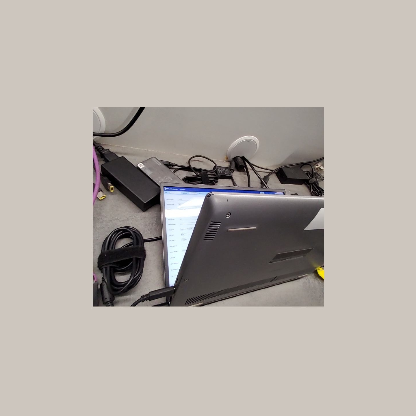 Dell Latitude 3301 | 8 GB | 1 x 256 SSD | B