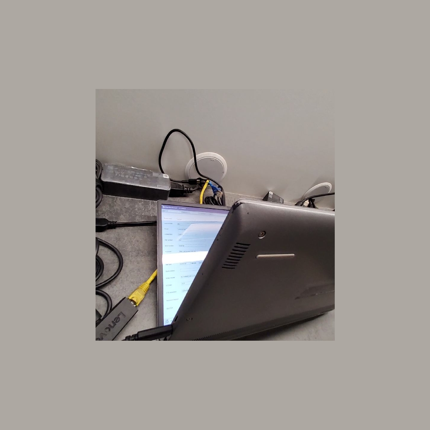 Dell Latitude 3301 | 8 GB | 1 x 256 SSD | A-