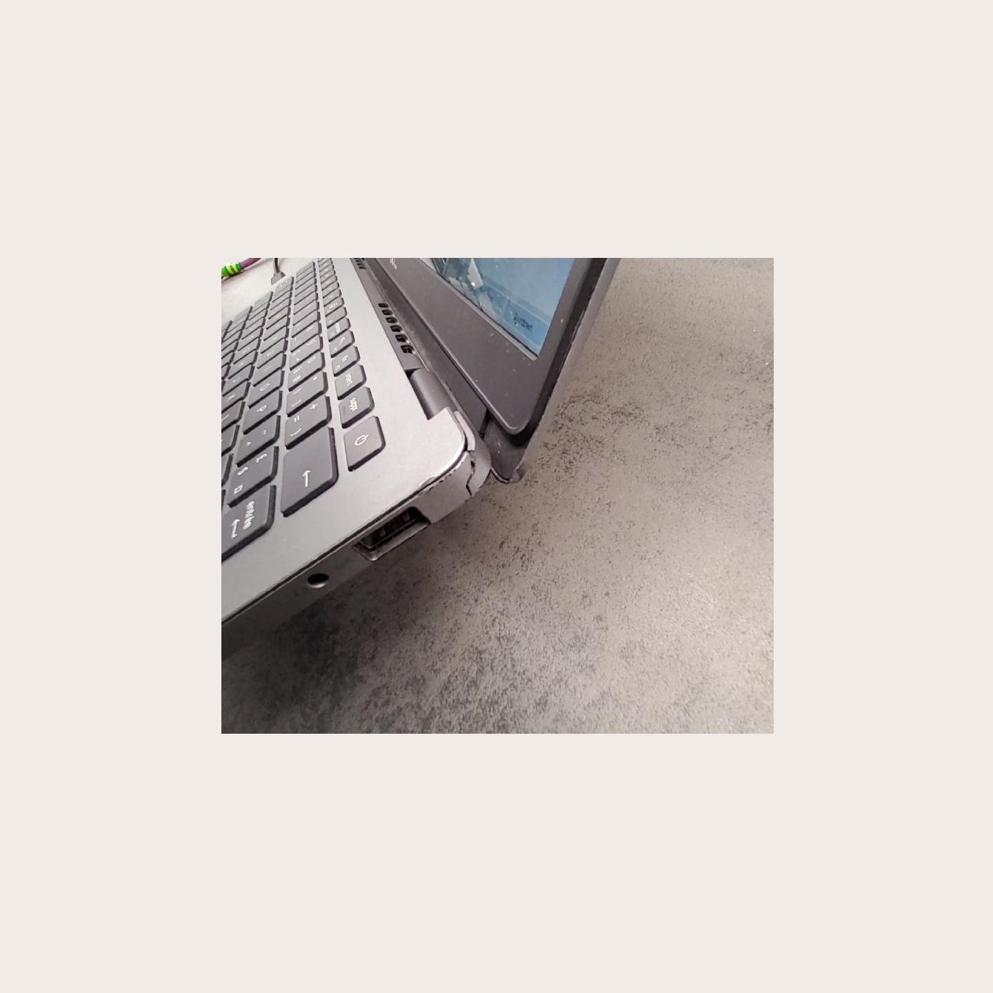 Dell Latitude 3301 | 8 GB | 1 x 256 SSD | A-