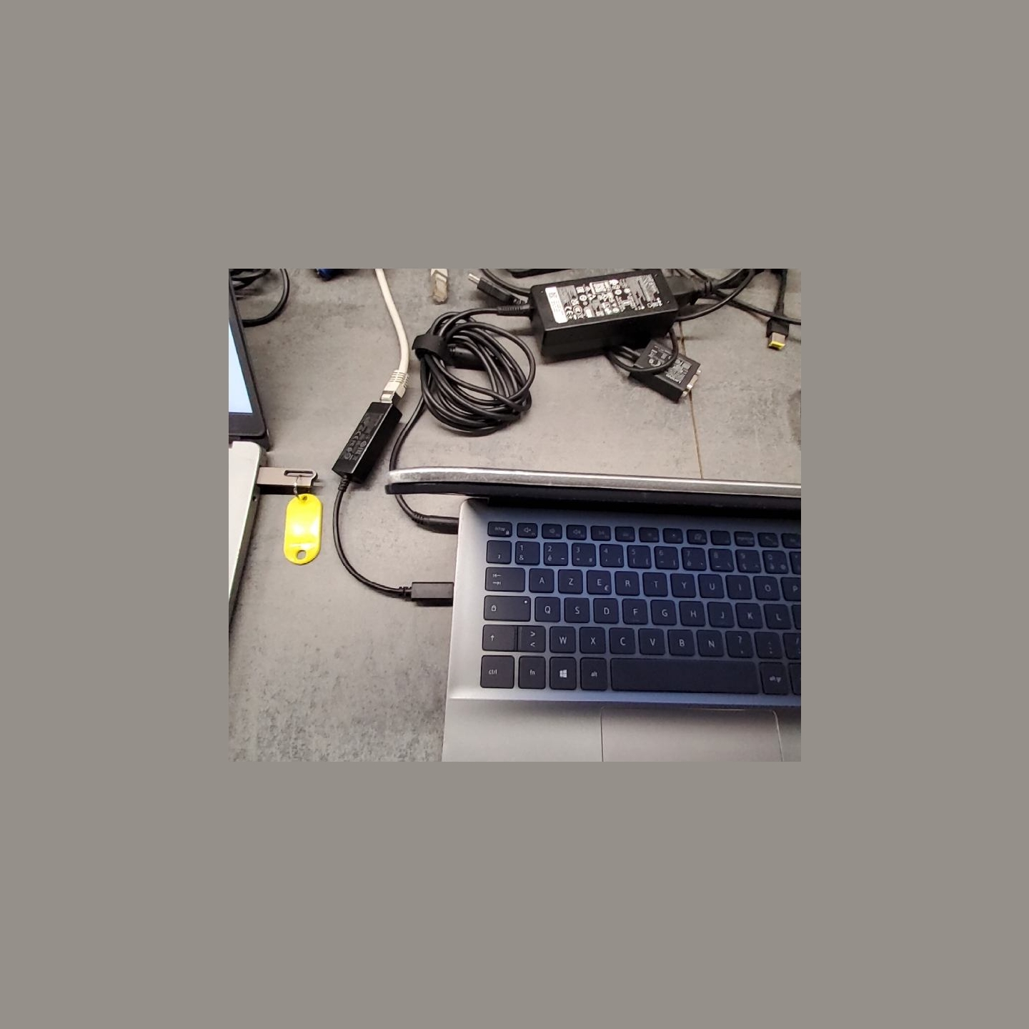 Dell Latitude 3301 | 8 GB | 1 x 256 SSD | B