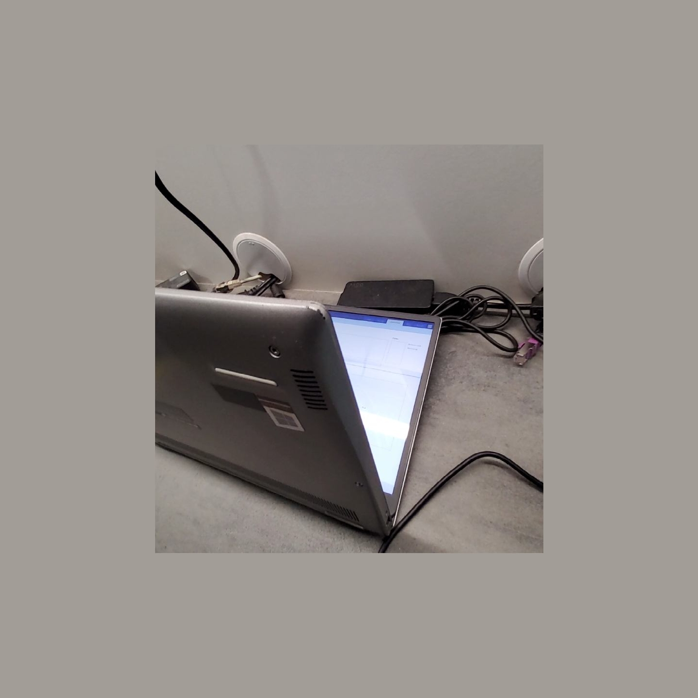 Dell Latitude 3301 | 8 GB | 1 x 256 SSD | A-