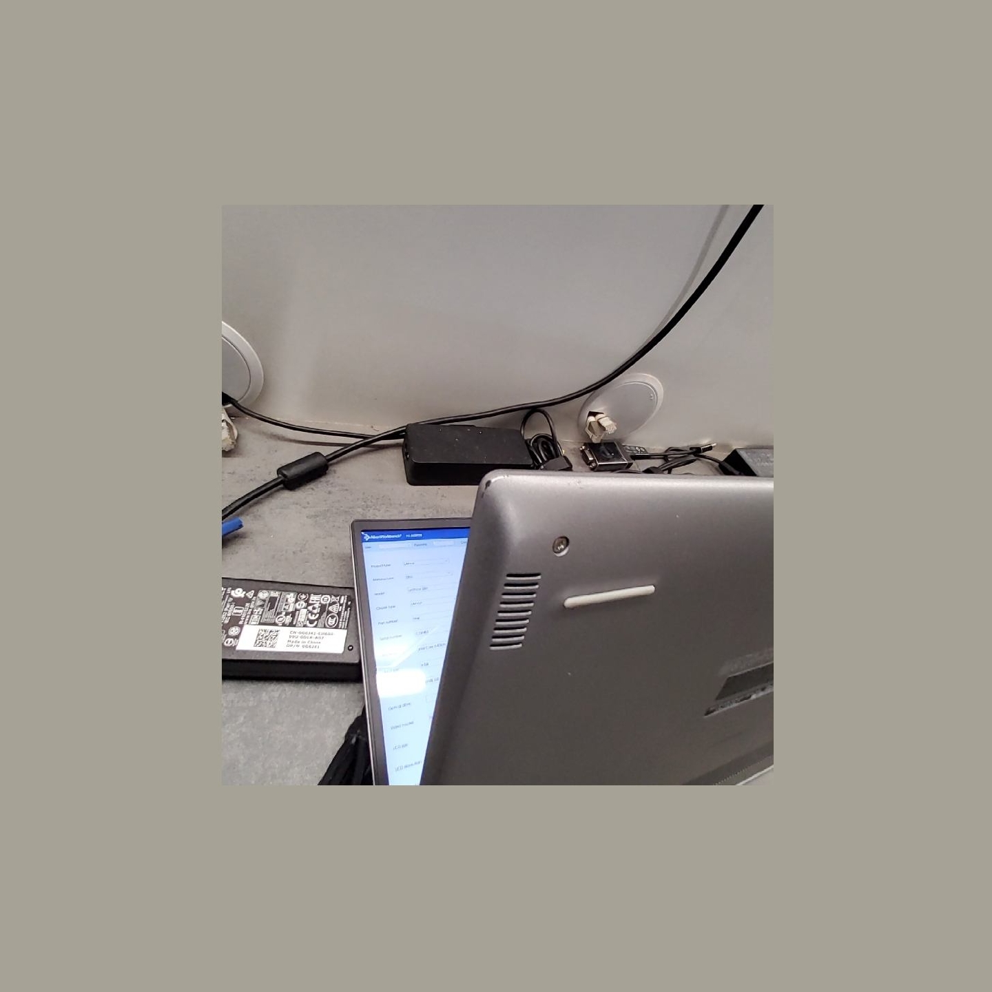Dell Latitude 3301 | 8 GB | 1 x 256 SSD | B