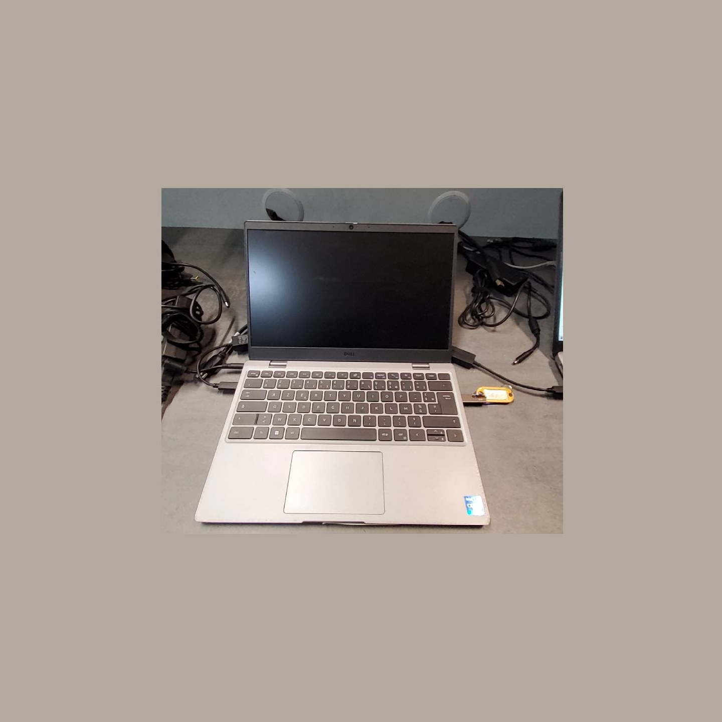Dell Latitude 3330 | 8 GB | 1 x 256 SSD | B