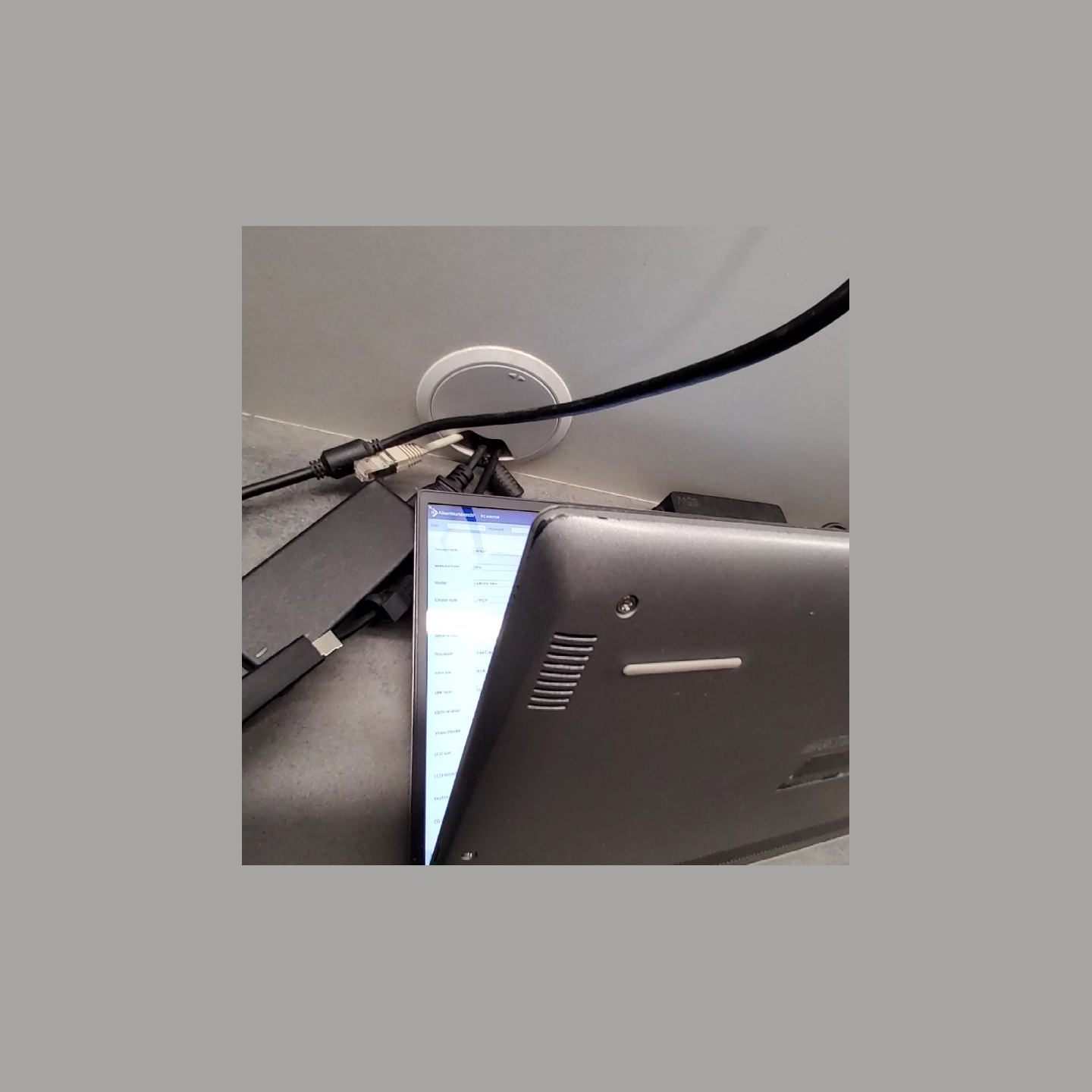 Dell Latitude 3301 | 8 GB | 1 x 256 SSD | B